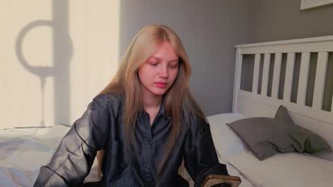 Snapshot of lil_tasty33 chatting on October 2025 10:04:01 AM Emma online show from October 2025 10:04:01 AM