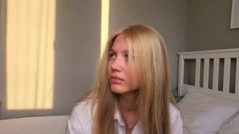 Snapshot of lil_tasty33 chatting on October 2025 10:05:02 AM Emma online show from October 2025 10:05:02 AM