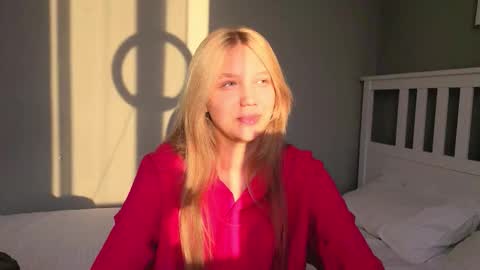 Snapshot of lil_tasty33 chatting on October 2025 09:53:02 AM Emma online show from October 2025 09:53:02 AM