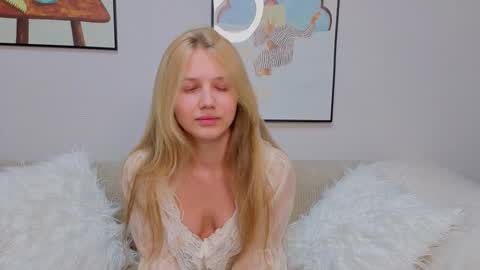 Snapshot of lil_tasty33 chatting on November 2025 10:26:01 AM Emma online show from November 2025 10:26:01 AM