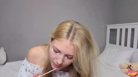 Snapshot of lil_tasty33 chatting on November 2025 10:03:02 AM Emma online show from November 2025 10:03:02 AM