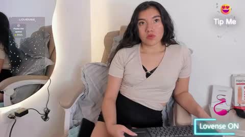 Lili  online show from October 2025 12:44:02 PM