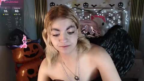 Lili online show from October 2025 09:40:01 AM