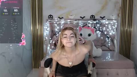 Lili online show from October 2025 04:12:01 AM