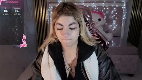 Lili online show from November 2025 03:42:02 AM