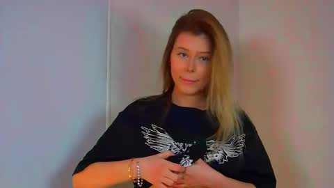 Mia online show from February 2025 03:43:01 PM