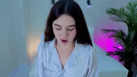 Snapshot of liliacrown chatting on November 2025 05:00:02 PM Lilia online show from November 2025 05:00:02 PM