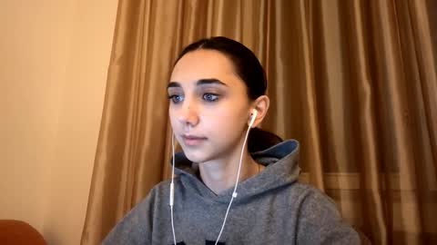 Lina online show from September 2025 10:13:01 PM