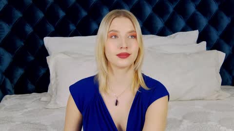 LiliLinn online show from December 2024 09:23:01 AM