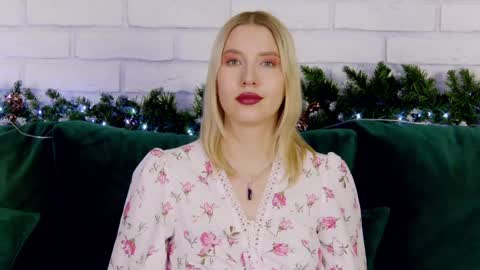 LiliLinn online show from December 2024 09:18:02 AM