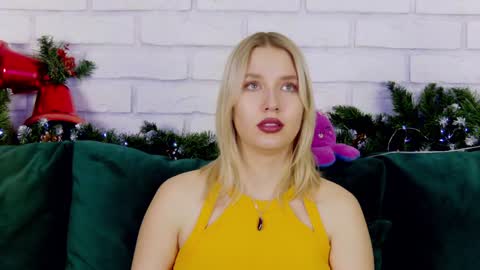 LiliLinn online show from December 2024 11:39:01 AM