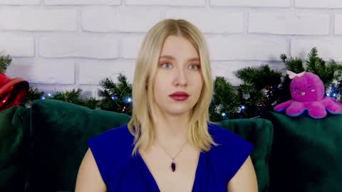 LiliLinn online show from December 2024 07:15:01 AM