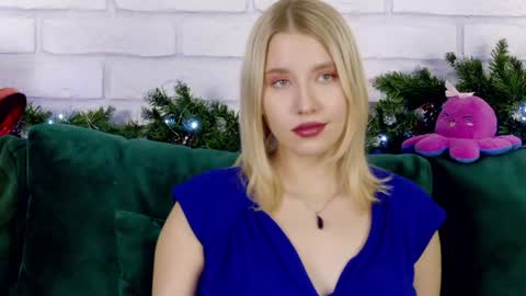 LiliLinn online show from December 2024 10:19:01 AM