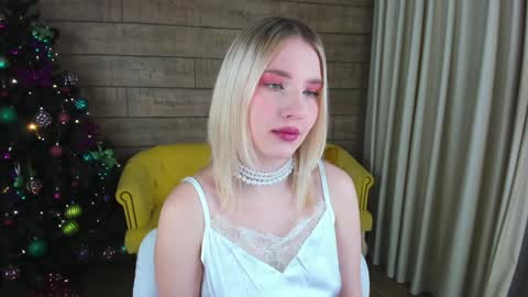 LiliLinn online show from December 2024 05:47:01 AM