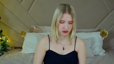 LiliLinn online show from December 2024 06:44:01 AM