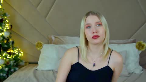 LiliLinn online show from December 2024 09:49:01 AM