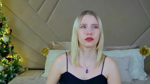 LiliLinn online show from December 2024 12:52:02 PM