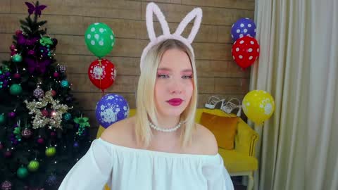 LiliLinn online show from December 2024 08:18:01 AM