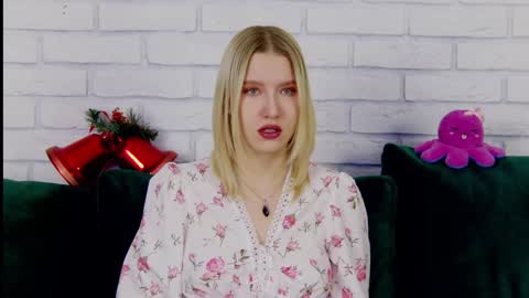 LiliLinn online show from December 2024 04:26:01 AM