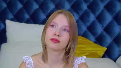 LiliLinn online show from October 2025 06:22:02 AM