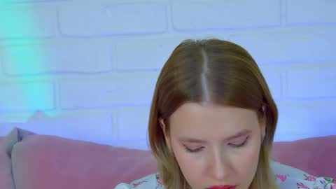 LiliLinn online show from October 2025 07:50:02 AM