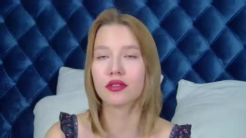 LiliLinn online show from October 2025 06:13:02 AM