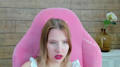 LiliLinn online show from October 2025 04:57:01 AM