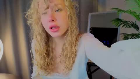 lililok101 online show from October 2025 02:26:01 AM