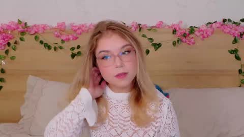 Snapshot of lilith_bonheur chatting on October 2025 10:17:02 PM Lilith Bonheur online show from October 2025 10:17:02 PM