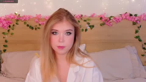 Snapshot of lilith_bonheur chatting on November 2025 09:39:02 PM Lilith Bonheur online show from November 2025 09:39:02 PM