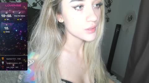 Snapshot of lilith_parker chatting on December 2024 09:07:02 AM Lilith Parker online show from December 2024 09:07:02 AM