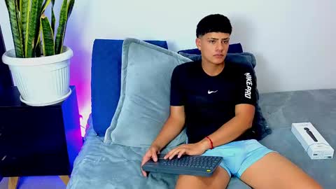 Snapshot of lilithandjacob chatting on March 2025 03:43:01 AM online show from March 2025 03:43:01 AM