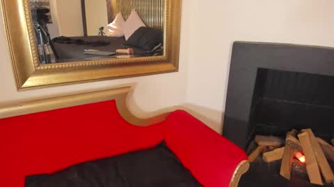   online show from November 2025 07:03:01 PM