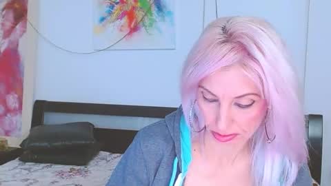 Snapshot of lillianasara chatting on February 2025 10:33:01 PM Lara online show from February 2025 10:33:01 PM