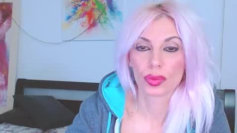 Snapshot of lillianasara chatting on February 2025 09:15:02 PM Lara online show from February 2025 09:15:02 PM