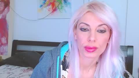 Snapshot of lillianasara chatting on February 2025 03:25:02 AM Lara online show from February 2025 03:25:02 AM