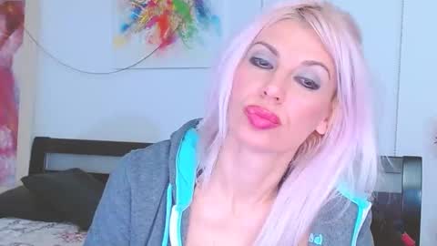 Snapshot of lillianasara chatting on February 2025 11:10:02 PM Lara online show from February 2025 11:10:02 PM