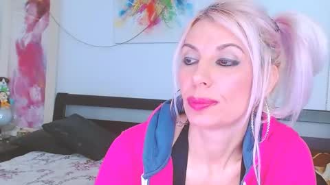 Snapshot of lillianasara chatting on February 2025 08:11:01 PM Lara online show from February 2025 08:11:01 PM