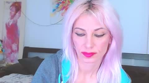 Snapshot of lillianasara chatting on March 2025 11:24:02 PM Lara online show from March 2025 11:24:02 PM