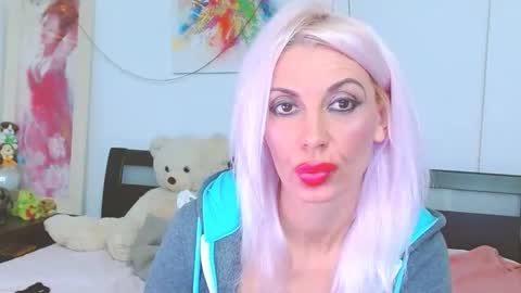 Snapshot of lillianasara chatting on October 2025 08:06:02 PM Lara online show from October 2025 08:06:02 PM