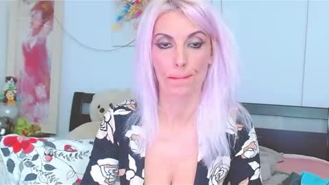 Snapshot of lillianasara chatting on October 2025 09:13:01 PM Lara online show from October 2025 09:13:01 PM