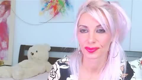 Snapshot of lillianasara chatting on October 2025 09:14:02 PM Lara online show from October 2025 09:14:02 PM