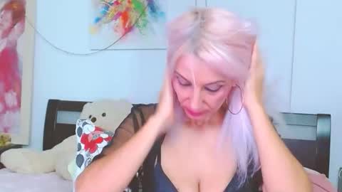 Snapshot of lillianasara chatting on October 2025 08:53:02 PM Lara online show from October 2025 08:53:02 PM