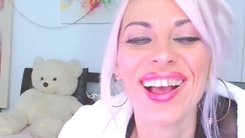 Snapshot of lillianasara chatting on November 2025 08:30:02 PM Lara online show from November 2025 08:30:02 PM