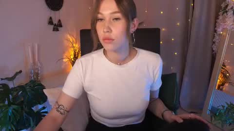 Lilian online show from October 2025 06:44:01 AM