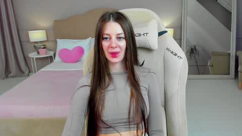 lillibright online show from December 2024 08:28:01 PM