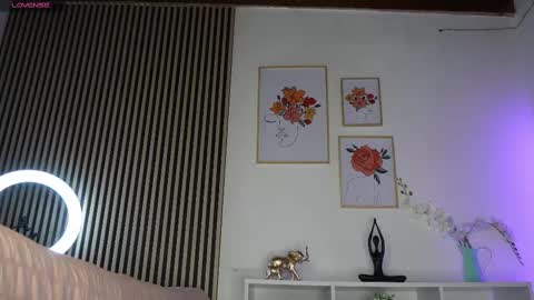 Sofia online show from September 2025 12:51:01 PM