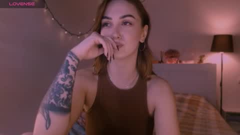 LillyFarey online show from October 2025 05:45:01 PM