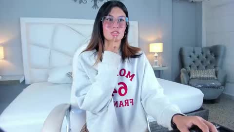 Lilly  online show from October 2025 04:31:02 AM