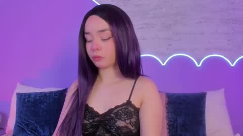 Lilou online show from November 2025 01:22:02 PM